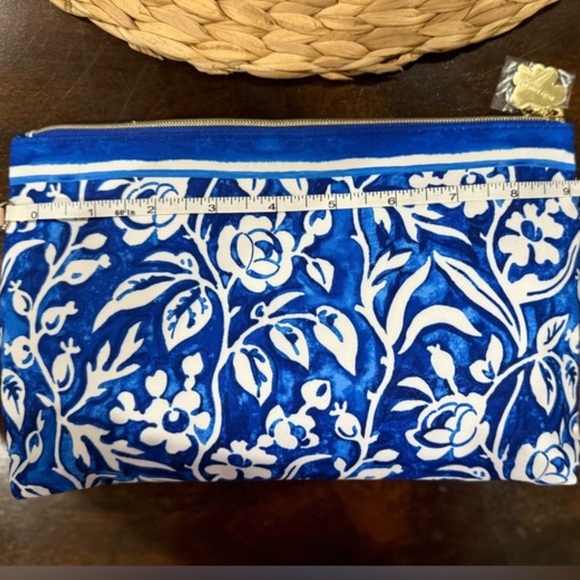 🆕 Estée Lauder Blue and White Floral Make-Up Cosmetics Bag - Picture 2 of 4